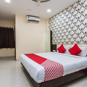 Oyo 15676 Hotel Aaradhy